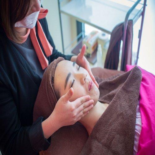 1 Session Of 60 Mins Brightening Glow Facial Treatment At Asian Skin Solution By Indulgemall