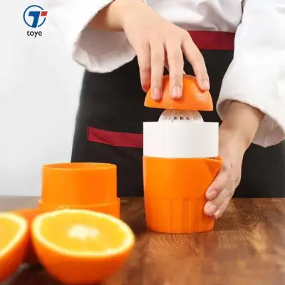 Small Portable Manual Orange Juicer Lemon Juice Bottle Squeezer Kitchen Tool - intl