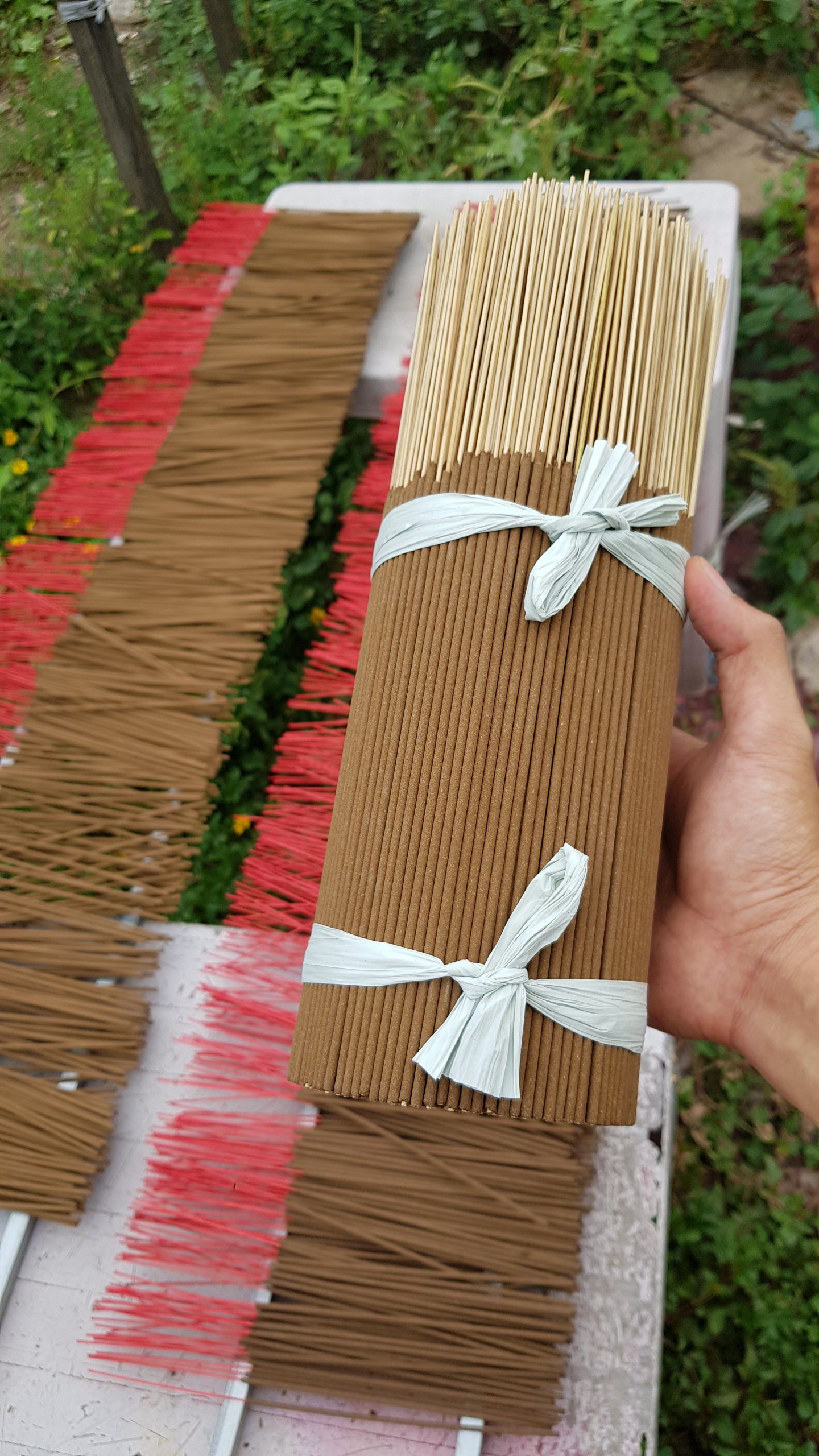 - nhang quế - thơm nhẹ dịu, ít khói - an lộc phát