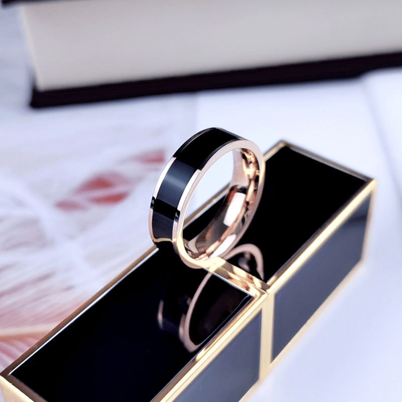 Nhẫn titan không đen không rỉ cọng đen to