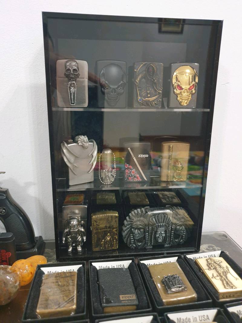 Kệ 3 tầng trưng bày Zippo - Kệ mica trưng bày