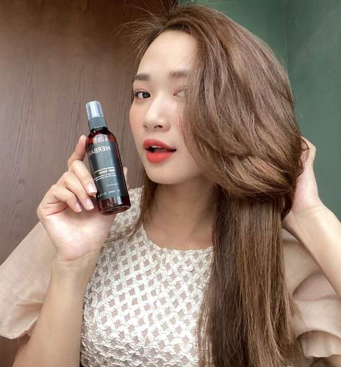 Nước xịt dưỡng tóc tinh dầu bưởi Herbario 100ml giúp tóc mọc dài, dày và khỏe hơn