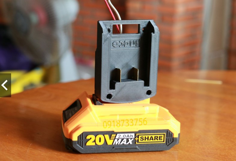 Đế lấy nguồn cho pin Ingco Total