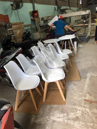 Ghế Eames có đệm, chân gỗ, hàng nhập khẩu TKC-114-TP.HCM