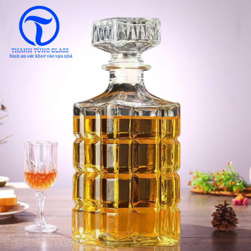 Chai đựng rươu thủy tinh vuông caro 800ml