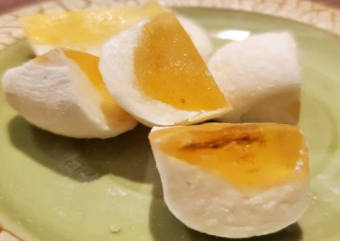 Kẹo cau Huế - Kẹo thanh ngọt có hình múi cau - Món quà tuổi thơ