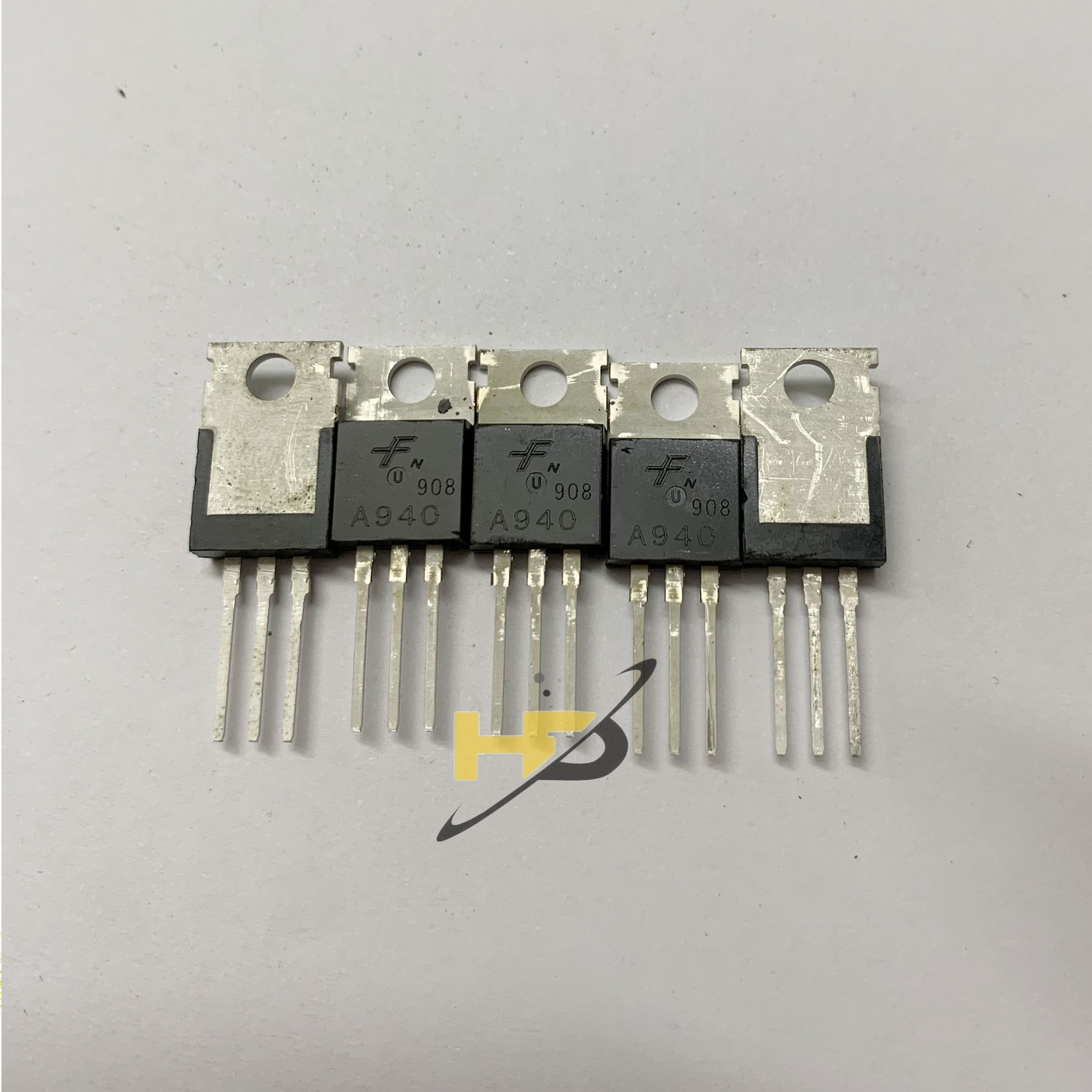 Linh kiện âm thanh, gói 3 transistor 2sa940 150v 1.5a loại chân to-220 pnp