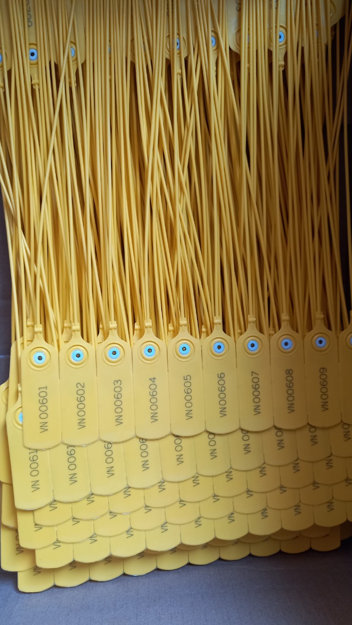 Niêm phong xe bồn bê tông, kẹp chì niêm phong. 100 chiếc seal nhựa khoá kim loại dài 40cm