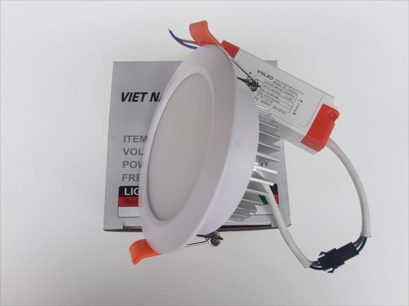 Đèn Led âm trần 7W kính đục, đổi 3 màu
