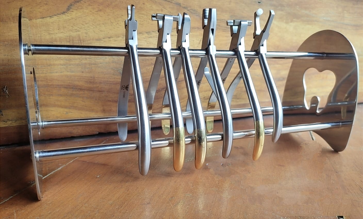 Giá để kềm chỉnh nha nha khoa