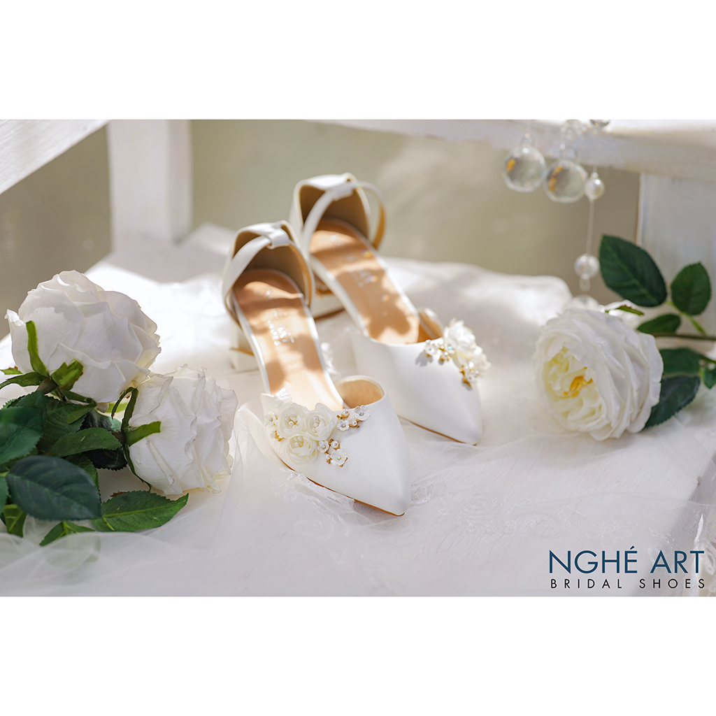 Giày cưới Nghé Art quai ngang đính hoa 216-06