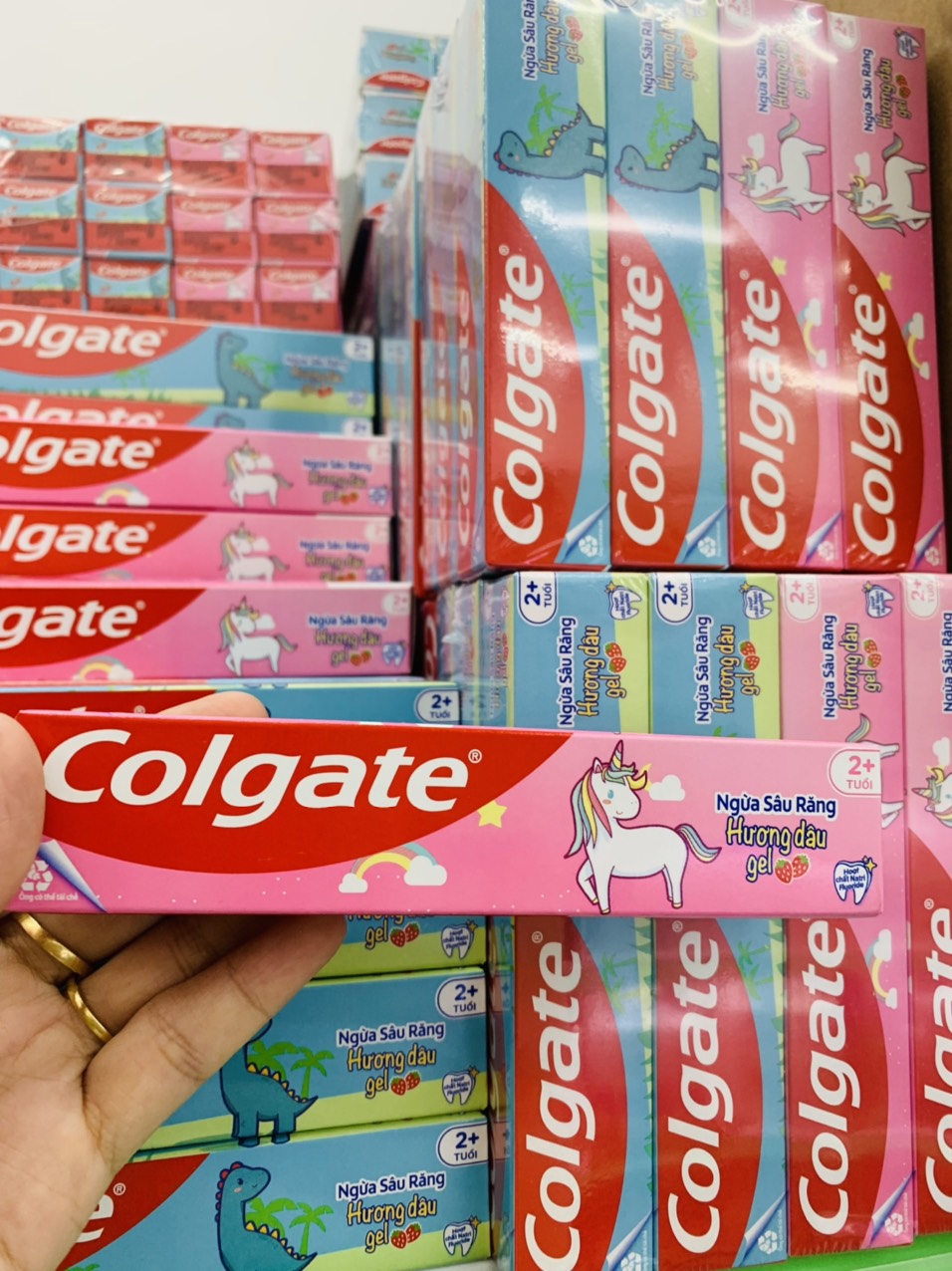 Kem đánh răng cho bé từ 2 - 5 tuổi Colgate hương dâu 40g ( mẫu mới)