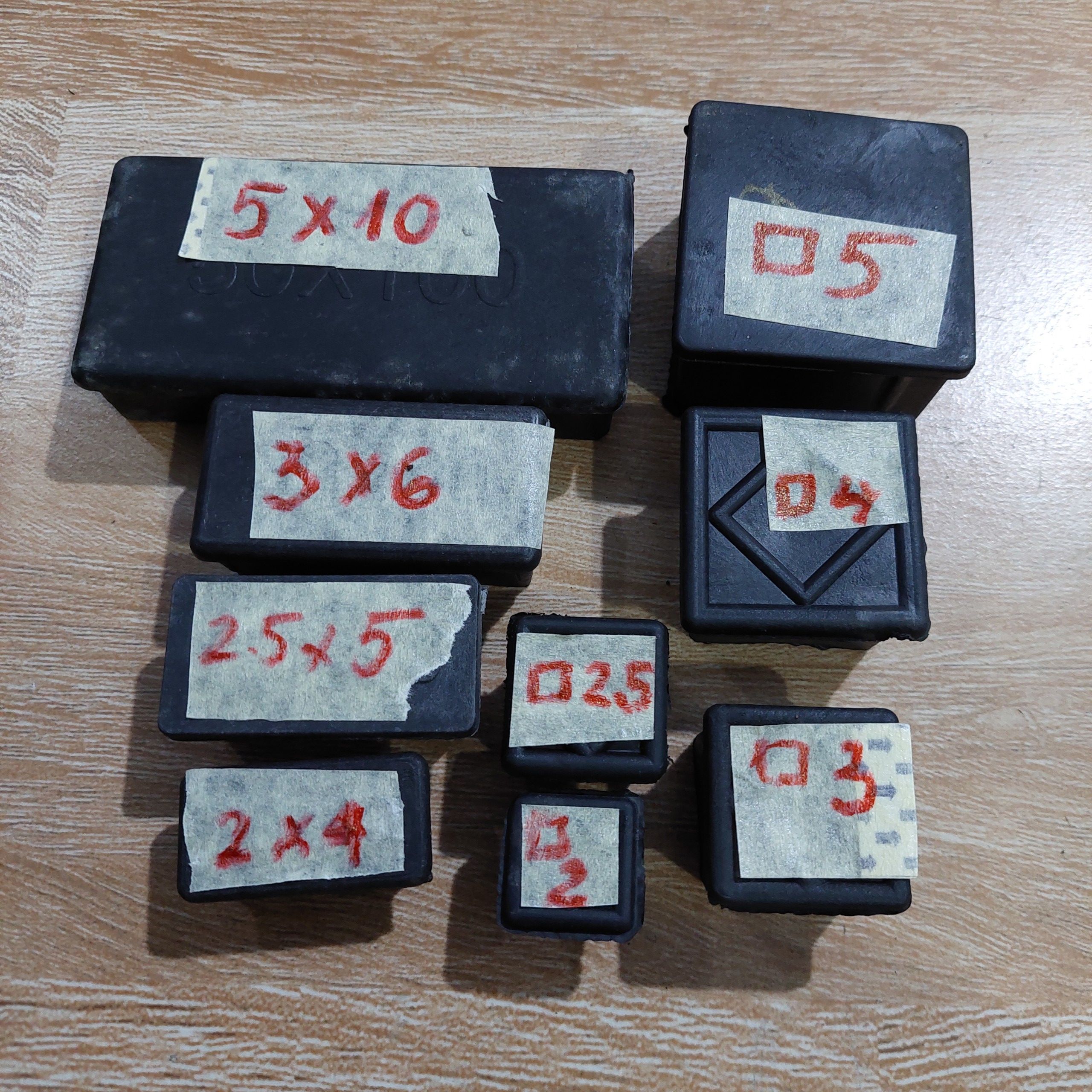 COMBO 10 CÁI NẮP CHỤP SẮT HỘP/ĐẦU BỊT NHỰA SẮT HỘP/BỊT NHỰA ĐẦU SẮT HỘP ĐỦ SIZE VUI LÒNG CHỌN THEO