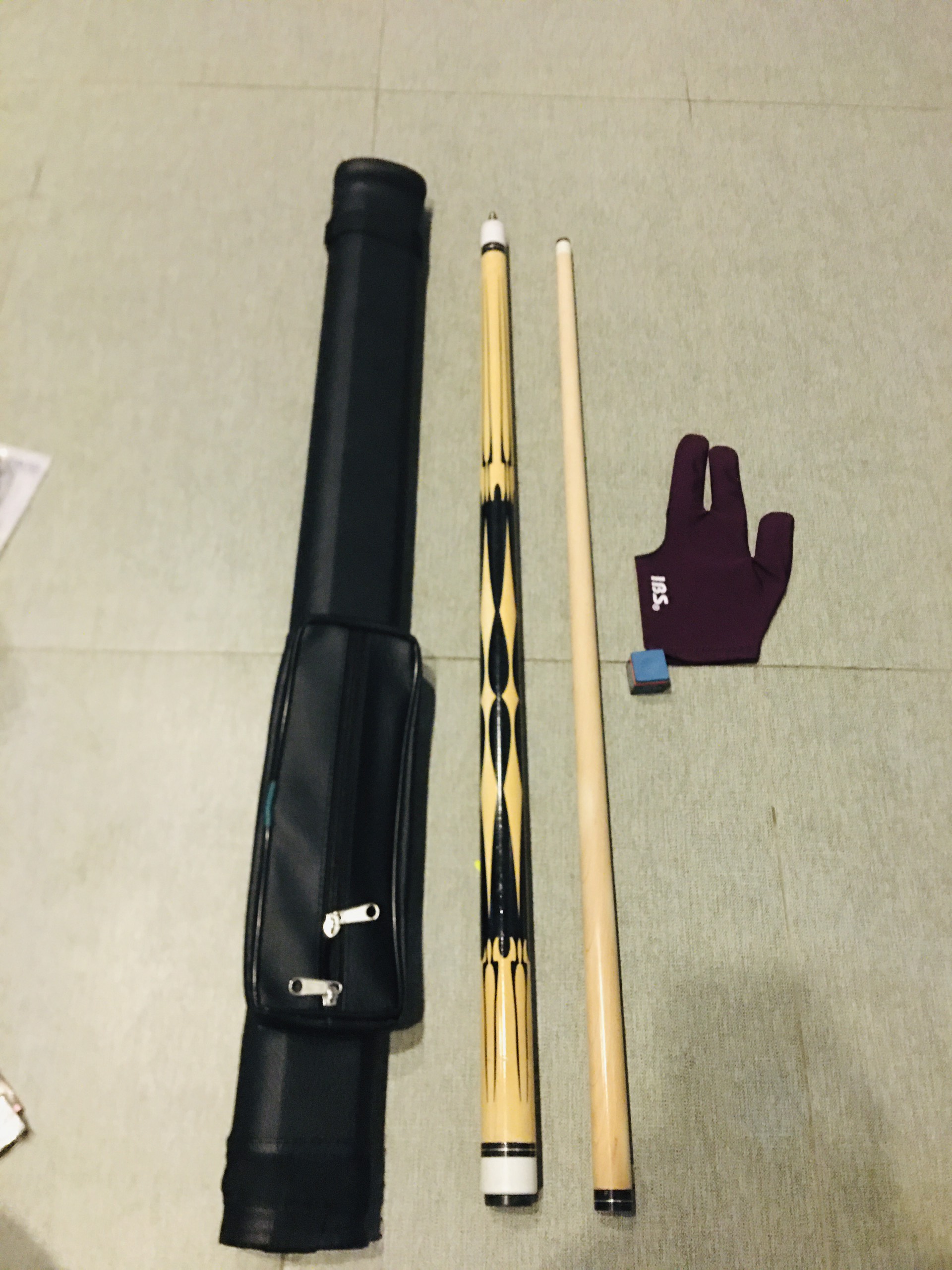 Cơ bida lỗ tặng kèm găng tay, lơ, bao cơ