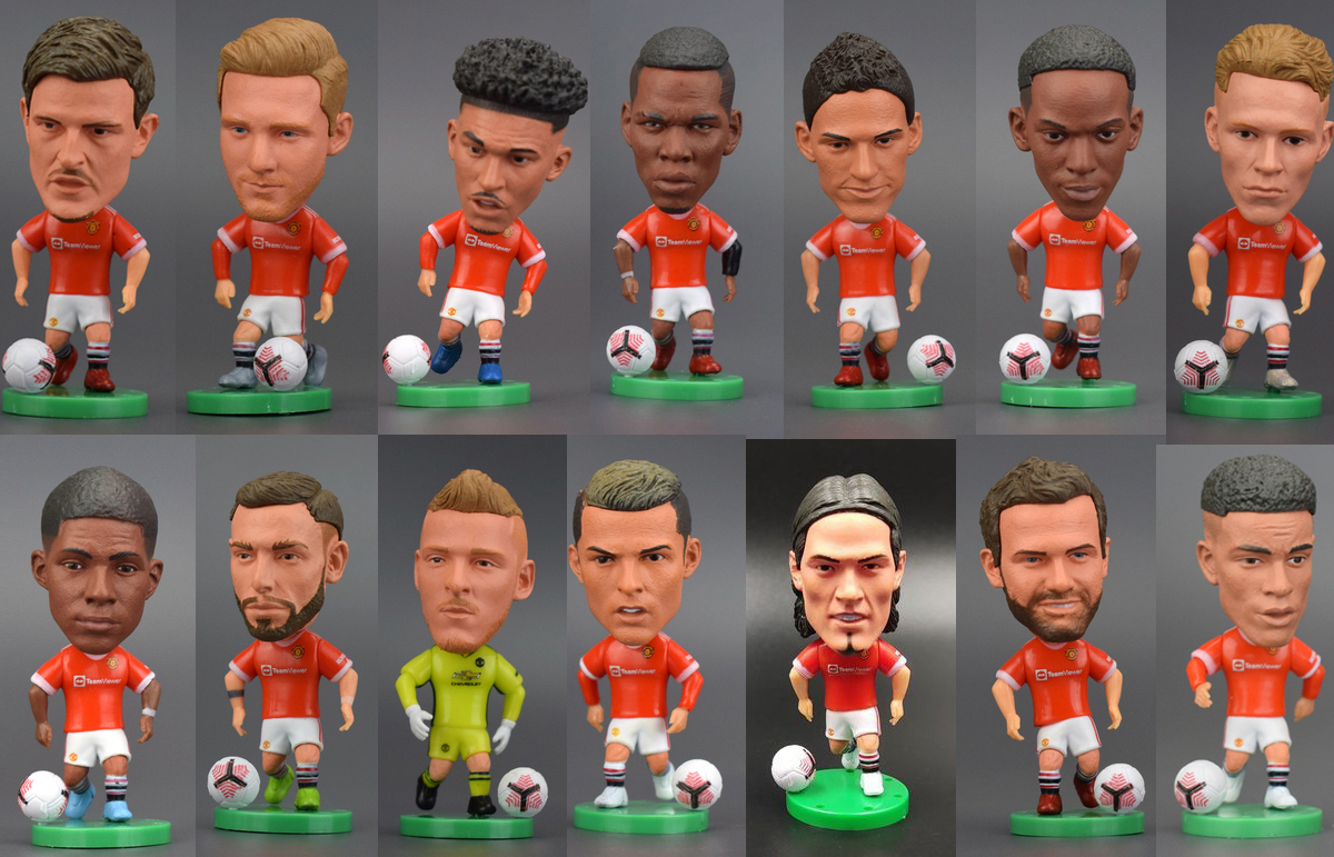 Tượng cầu thủ bóng đá cử động các khớp MU