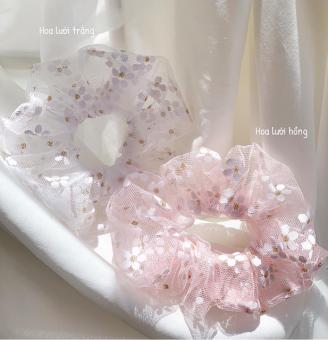 Cột tóc scrunchies hoa daisy