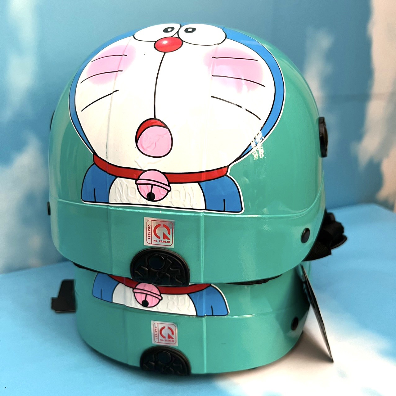- nón bảo hiểm 2 lai tem doreamon
