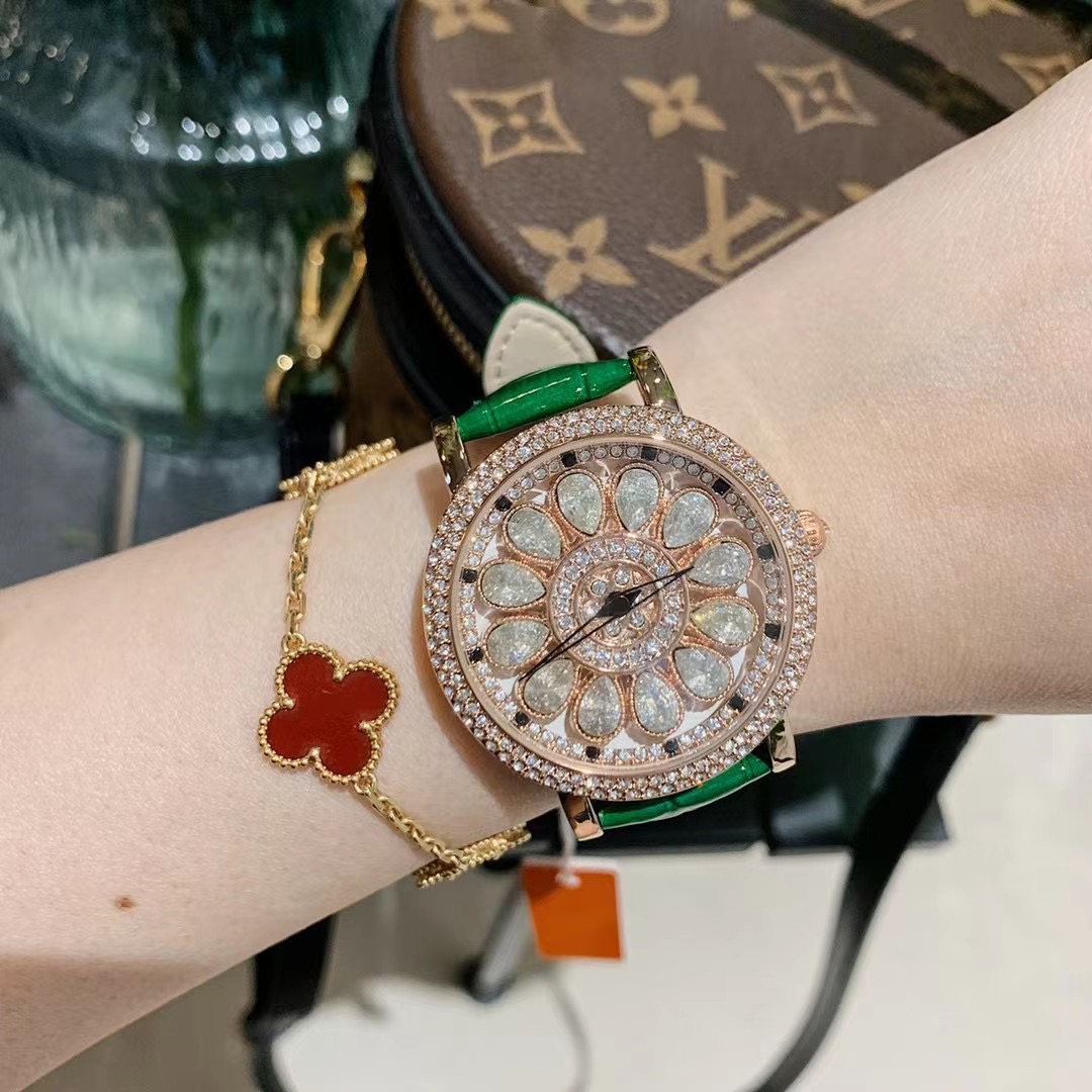GOOD LUCK Spinning Pretty Colorful Crystals Watches Women Leather Strap  Wrist watch Quartz Rotating Zircons Watches Waterproof