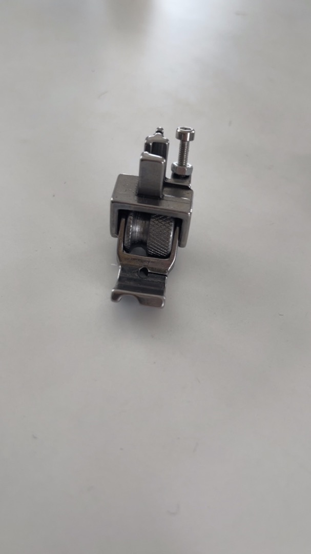 Chân vịt may gân, may viền lé chống nhăn sử dụng cho máy may 1 kim công nghiệp 1/8 , 3li2