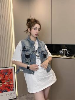 Áo gile jean nữ hàn quốc, áo khoác gile bò in chữ nam nữ unisex túi hộp jackit phong cách ulzzang, Áo khoác thể thao, áo bò ngắn tay AMELIA