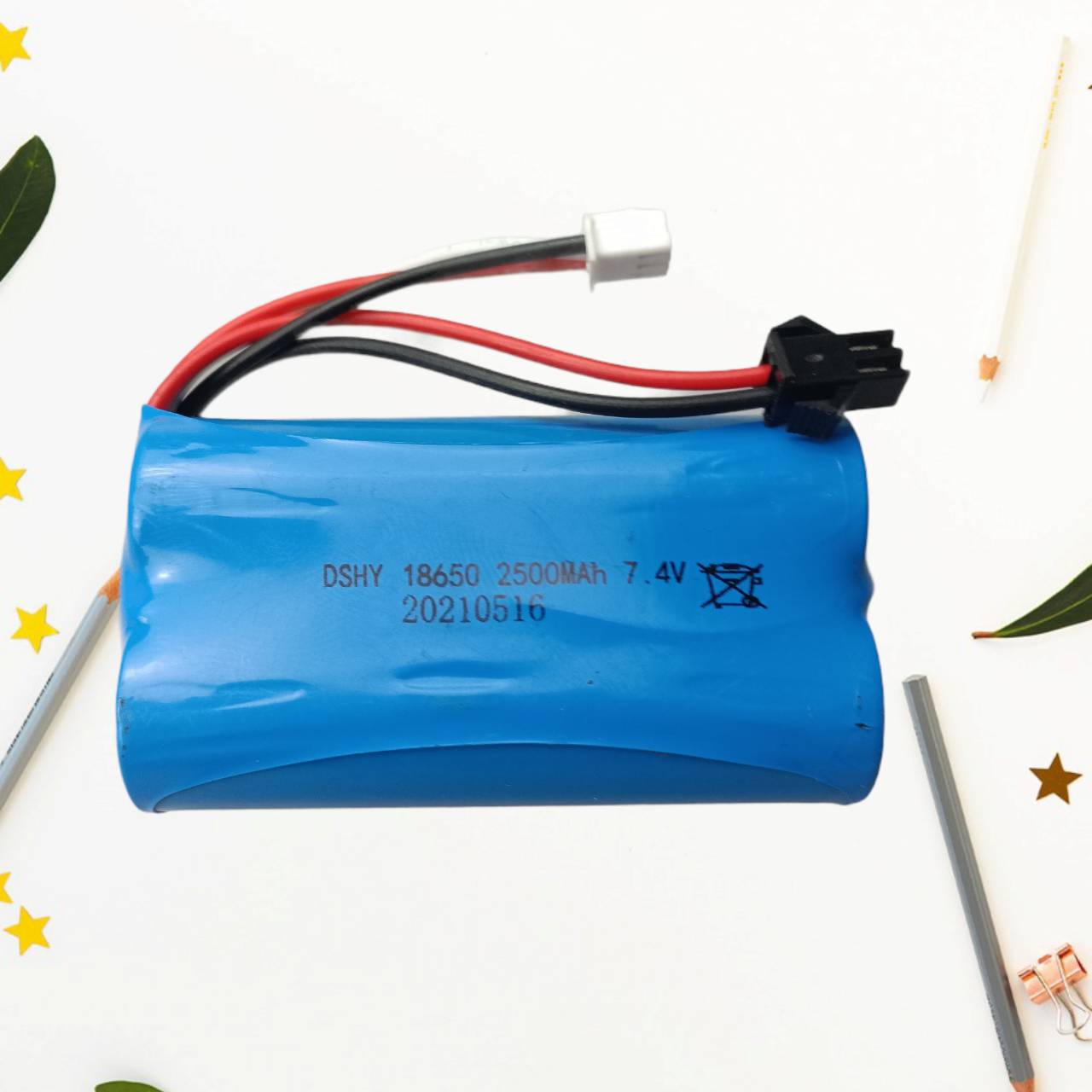 ถ่านรถบังคับ7.4โวลต์ เป็นถ่านชาร์จแบบ Li-po 2500 mAh. มีสายบาลานซ์ชาร์จ ปลั๊กแบบ SM (สีดำ) สำหรับใส่รถบังคับ 1/10 หรือ 1/14 (ส่งของจากกรุงเทพ) ราคา 500 บาท*ส่งฟรี