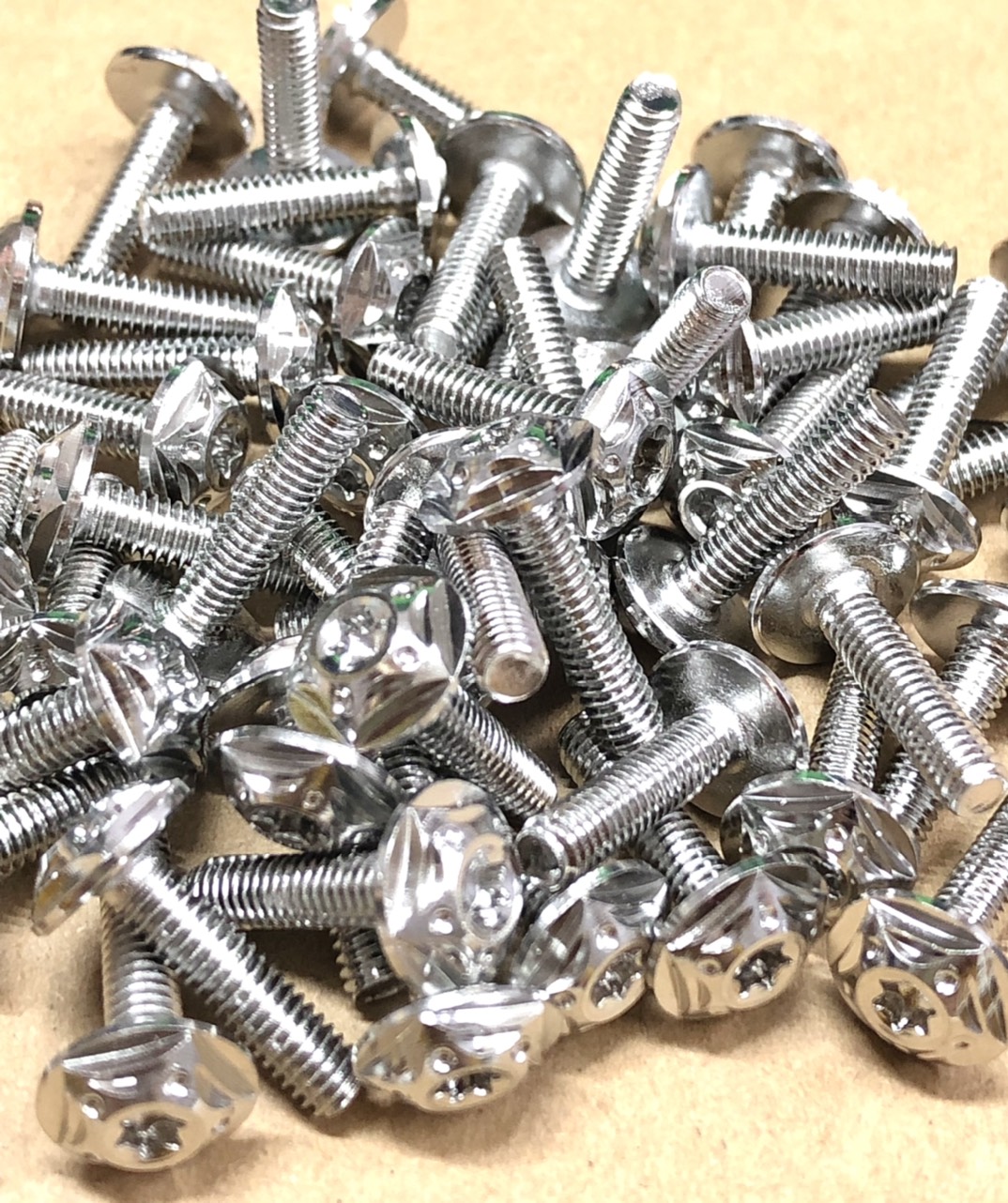 Ốc Salaya 4li15 gắn nắp dầu, bợ cổ wave, dàn áo cho các dòng xe máy