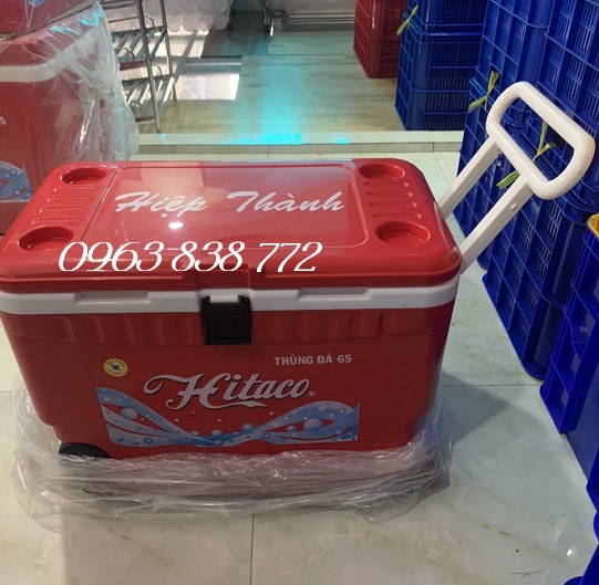 Thùng đá giữ lạnh 65 lít có bánh xe, tay kéo.