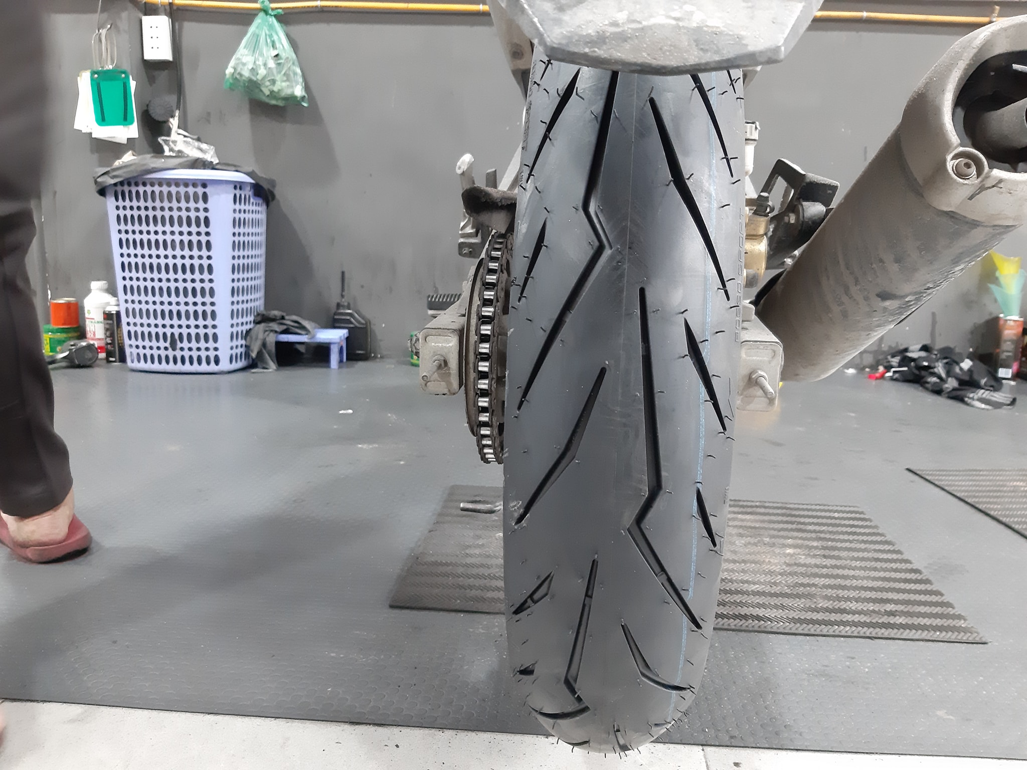 Vỏ pirelli 110/70-17 diablo rosso sport gắn cho exciter, winner, tfx, cbr150, cb150, r15....