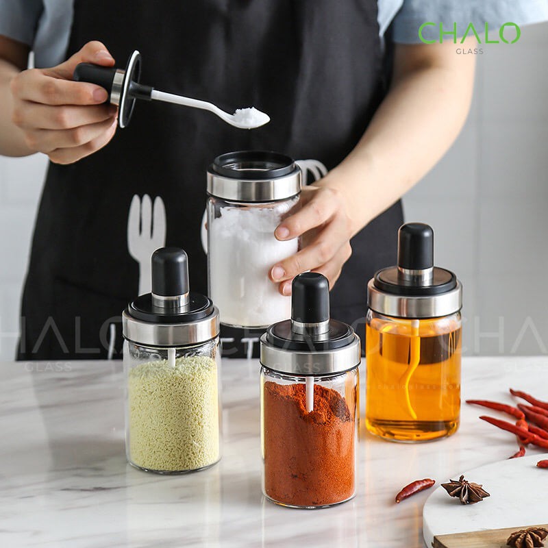 Lọ thuỷ tinh trong suốt đựng gia vị nhà bếp kèm muỗng múc mẫu mới, lọ đựng gia vị nhà bếp , chất liệu thủy tinh dày dặn , hủ gia vị kèm nắp và thìa