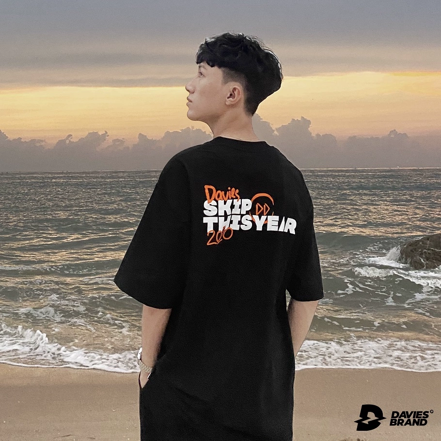 Áo thun Davies nam nữ DSW Tee Skip Year - BLACK