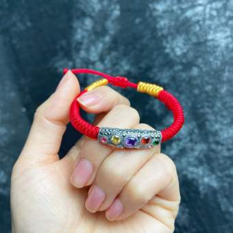 VT168 Vòng Tay Chỉ Đỏ Charm Đá Ngũ Sắc