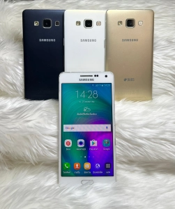ภาพหน้าปกสินค้าSamsung Galaxy A5 โทรศัพท์มือสองพร้อมใช้งานสภาพสวย(ฟรีชุดชาร์จ) ที่เกี่ยวข้อง