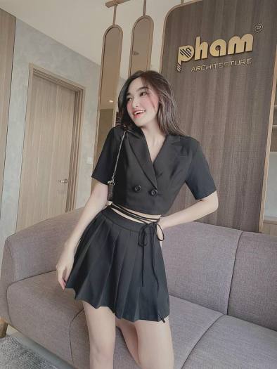 Set bộ áo croptop kèm chân váy cực xinh , chuẩn form , chất liệu tuyết mưa