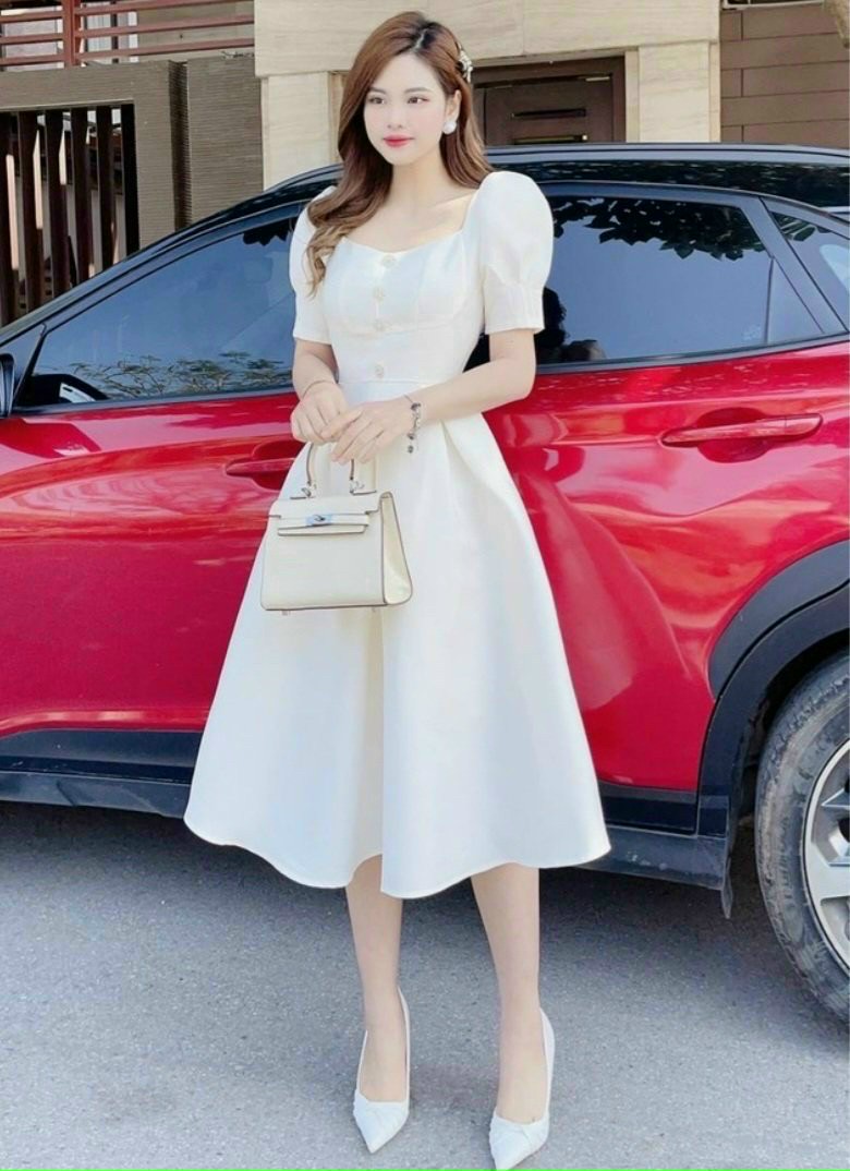 Đầm xòe đính cườm ở cổ
