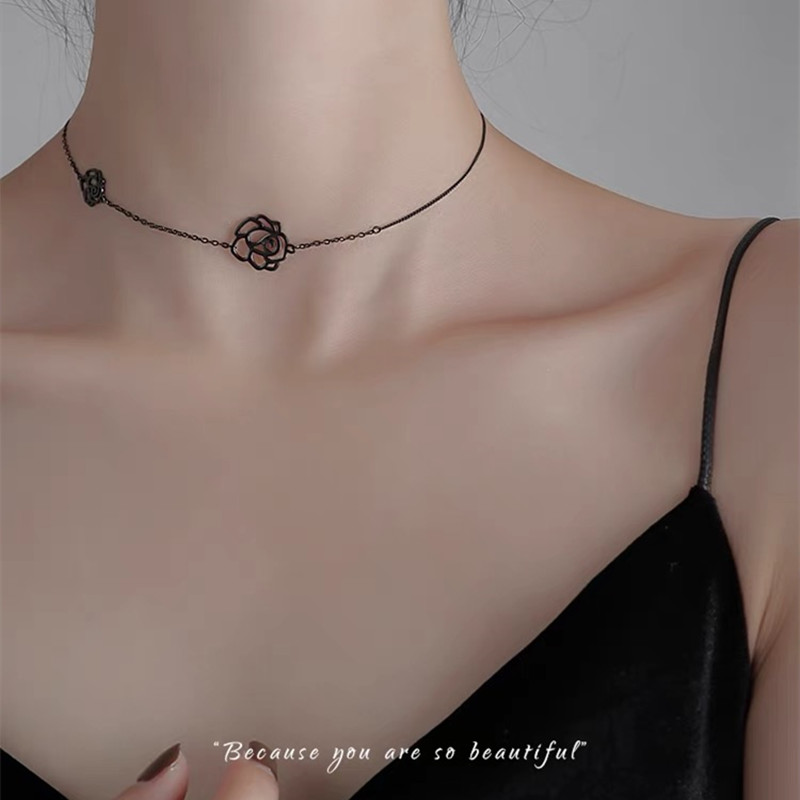 Dây Chuyền Xương Đòn Vòng Cổ Ngắn Vòng Cổ Hình Hoa Hồng Vàng Đen Sản Phẩm Đơn Lẻ Xu Hướng Thời Trang Cá Tính Dây Chuyền Xương Đòn Đa Năng Phong Cách Tối Giản Phụ Kiện Thời Trang Nữ Trang Sức Thời Trang