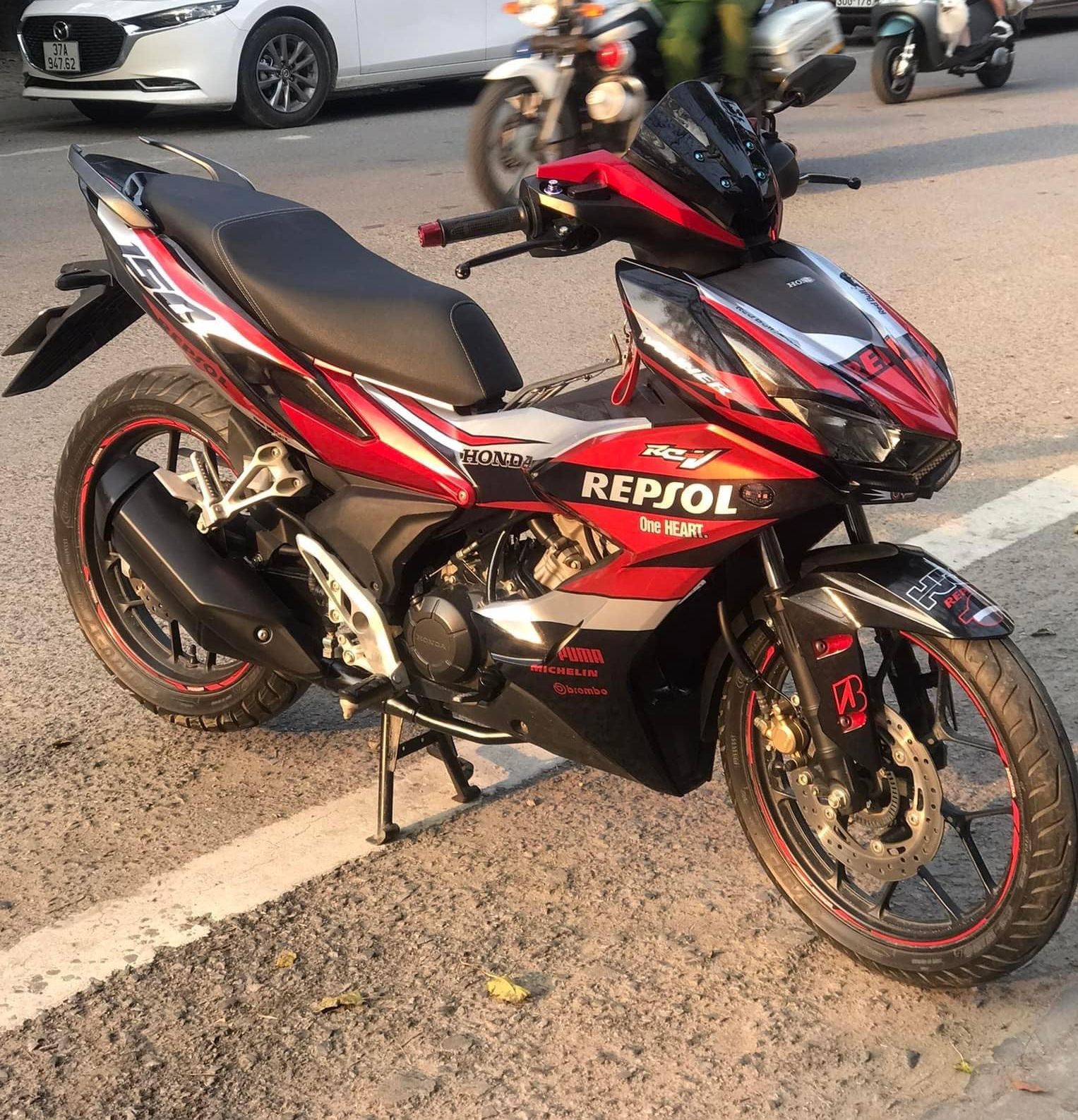 Tem trùm winner x đen đỏ repsol,team decal winx