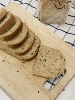 BÁNH MÌ NGUYÊN CÁM HẠT LÚA MẠCH NẢY MẦM