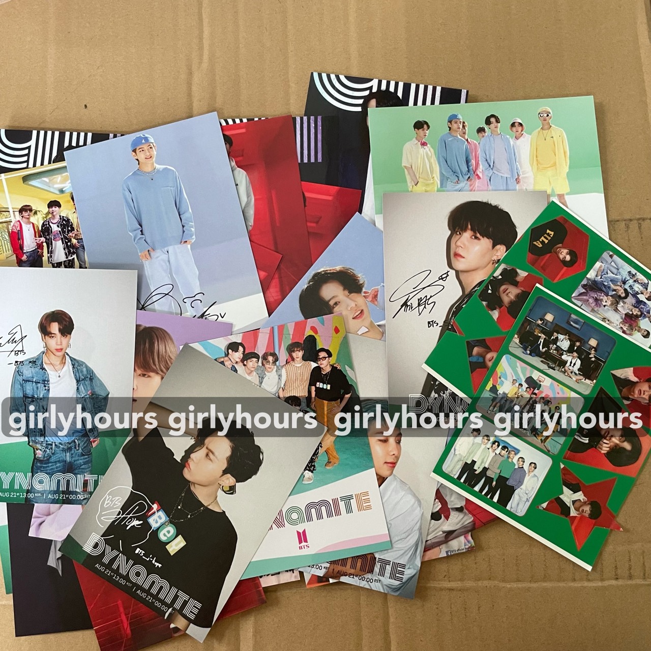 Set 32 tấm postcard ảnh BTS khổ a6 tặng kèm sticker Girly Hours