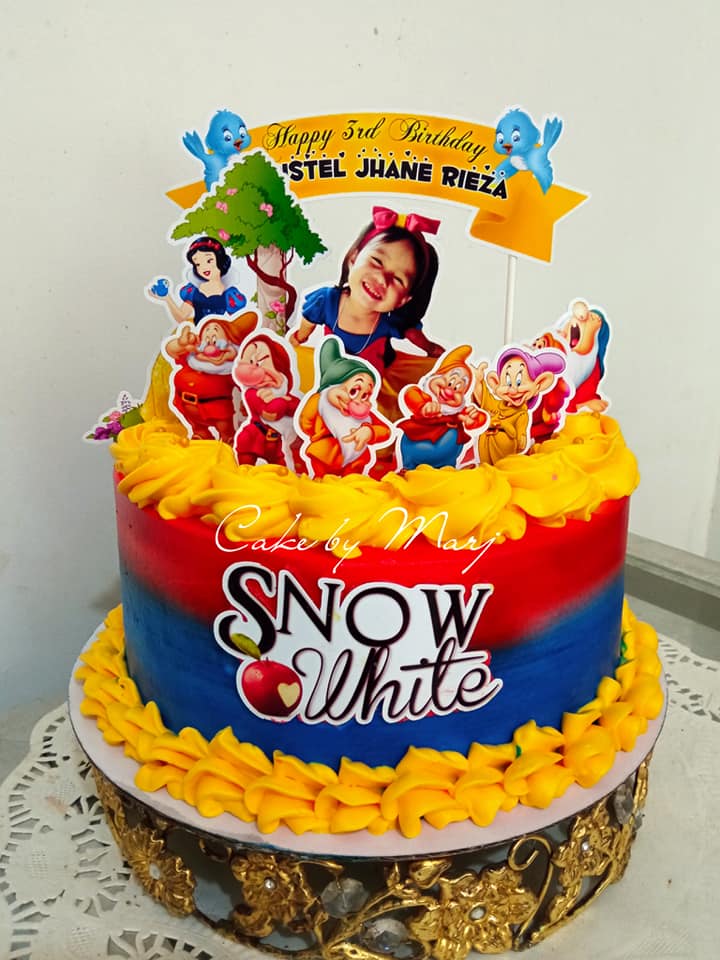 Princess Cake Snow White cake birthday cake Square Royal Icing