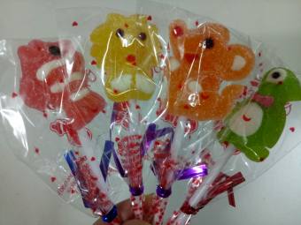 Kẹo dẻo đường hình các con thú ngẫu nhiên (1 combo/ 50 que)-quà tặng 10 cái khẩu trang cho bé