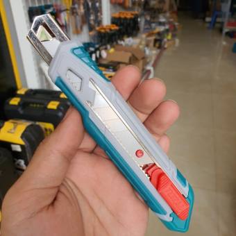 Dao rọc giấy cao cấp TOTAL THT511816 kèm 1 lưỡi dao chất liệu SK5, cắt giấy rọc băng keo thùng hàng bìa carton