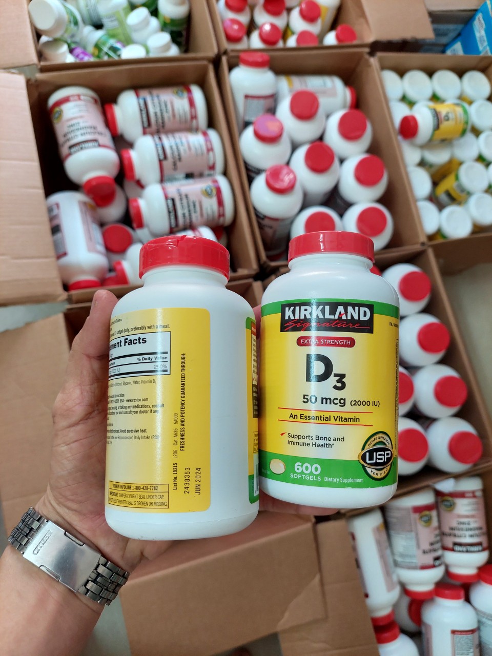 Hỗ trợ xương khớp Viên uống Vitamin D3 Kirkland Extra Strength D3 50mcg của Mỹ