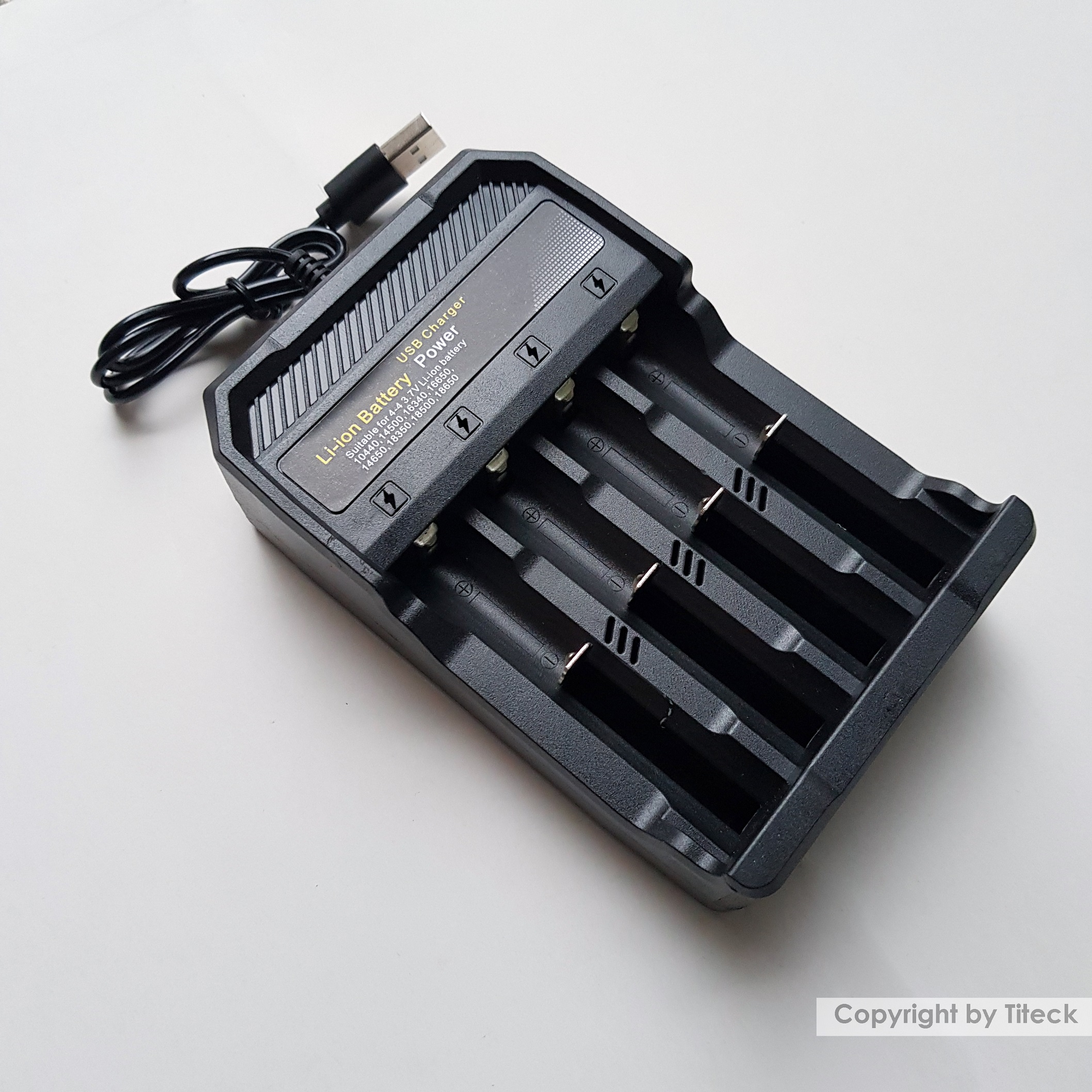 Đế sạc 4 pin đa năng 18650 4.2V-2A cổng usb tiện lợi