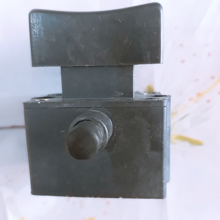 Công tắc máy cắt sắt có khóa nắp lớn