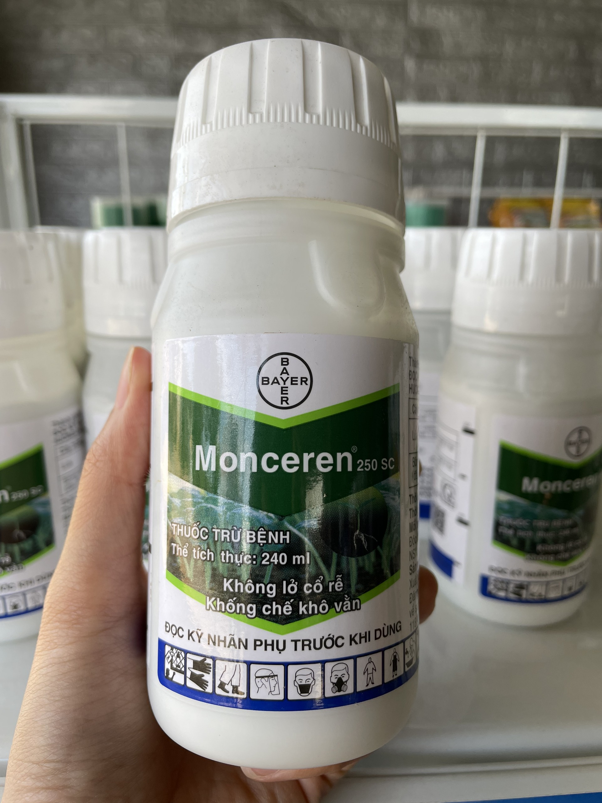 Thuốc trừ nấm bệnh cho cây Monceren 250SC chai 240ml