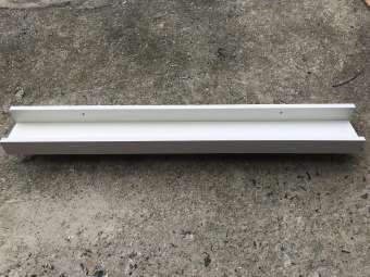 Thanh kệ đựng sơn treo tường dài 60cm có gờ chắn trước