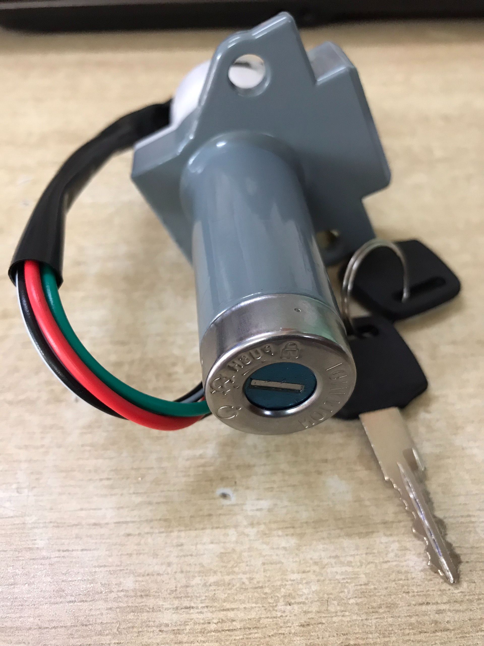 Khóa máy lớn xe ba gác