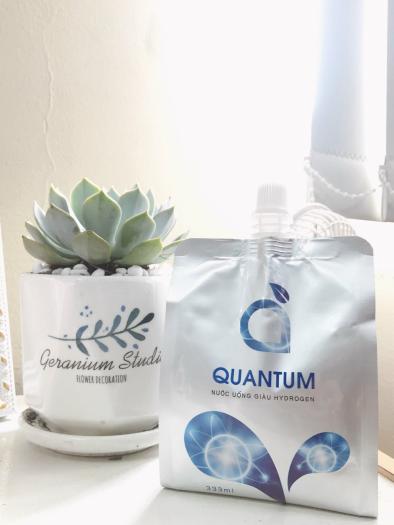 Nước khoáng tốt cho sức khỏe QUANTUM, chứa ion kiềm giàu hydrogen giúp giảm cân an toàn, mang lại công dụng thần kì cho sức khỏe. (333ml/túi)