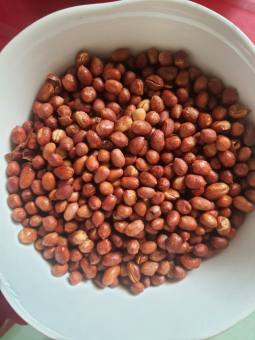 5OO G Đậu Phộng Rang Muối ( đậu luôn mới ,rang mổi khi có đơn,rửa sạch ,để ráo nước mới rang )