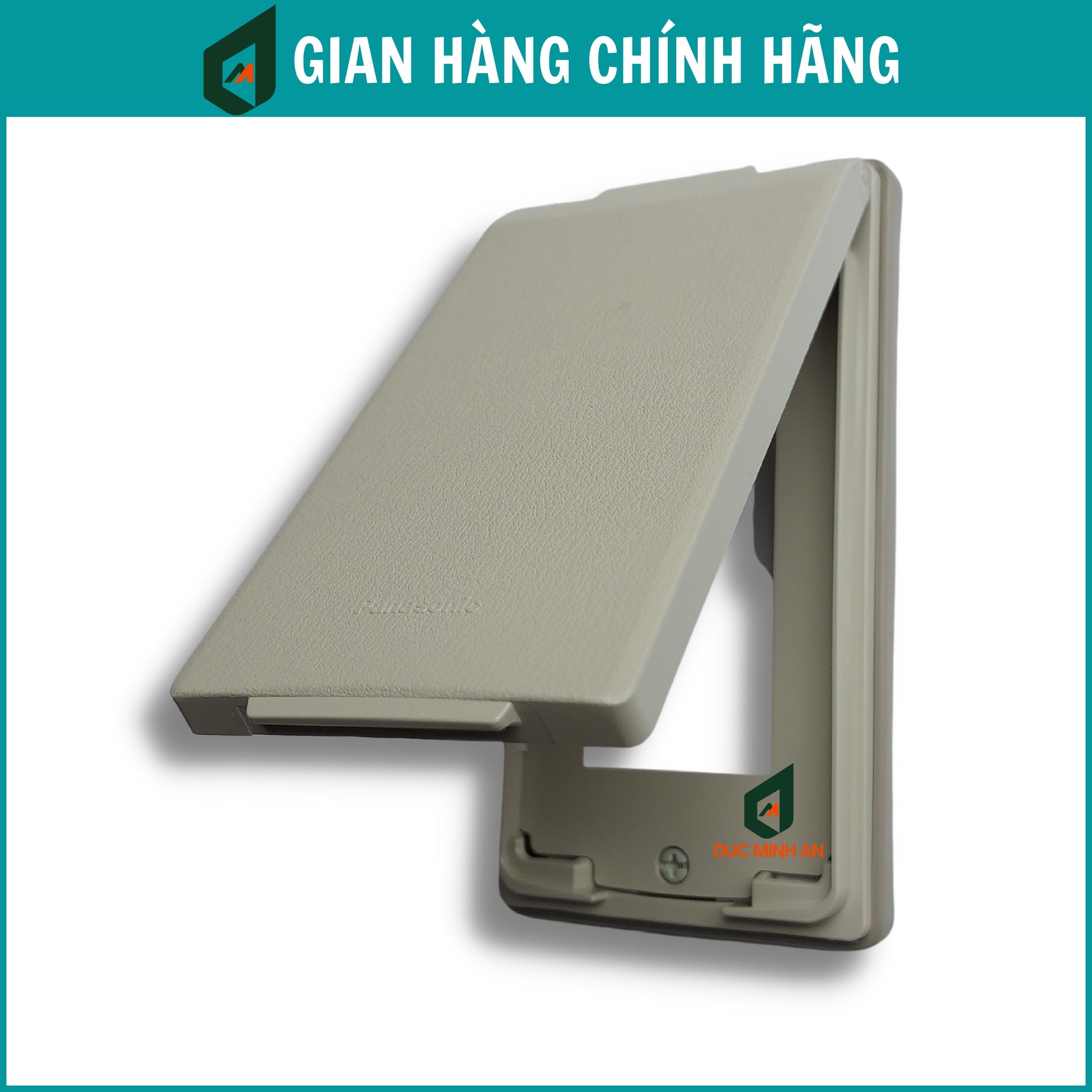 Mặt che mưa chống nước cho công tắc ổ cắm điện, mặt 3 lỗ có nắp che mưa Panasonic WEG7903 chính hãng, sản xuất tại Thái Lan